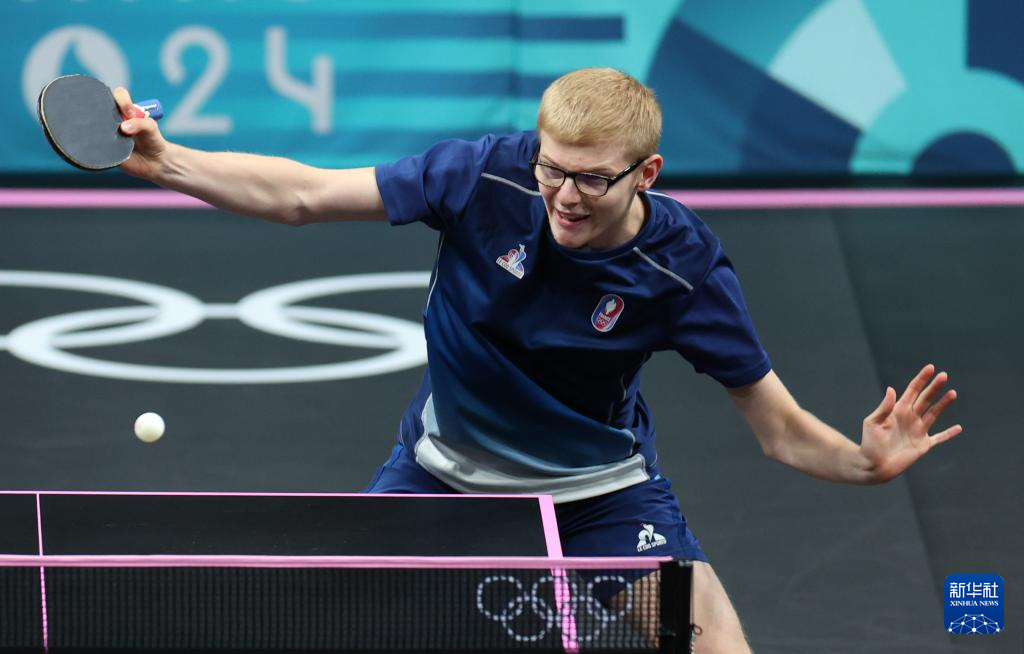 更以顽强的 更以顽强的