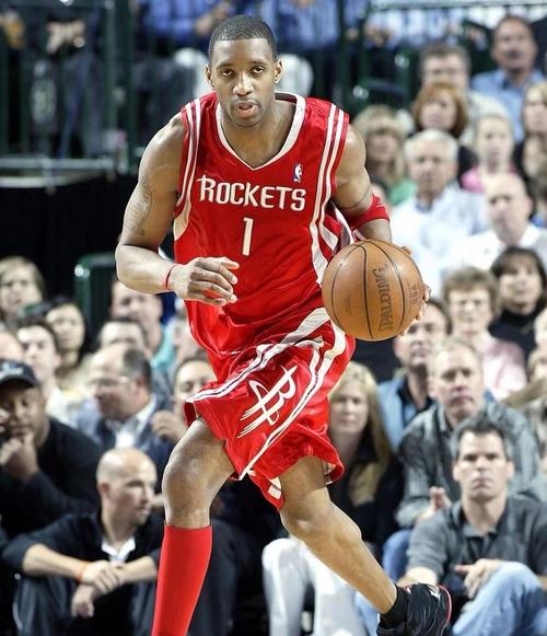 体育热点新闻深度盘点 赛场表现与数据变化全解读